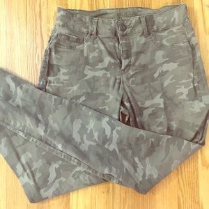 Women’s Camo Jeggings, Size: M- Maurices